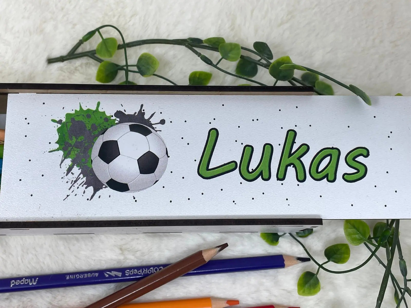 Geschenkidee zur Einschulung: Stiftebox mit Fußballmotiv und individueller Beschriftung