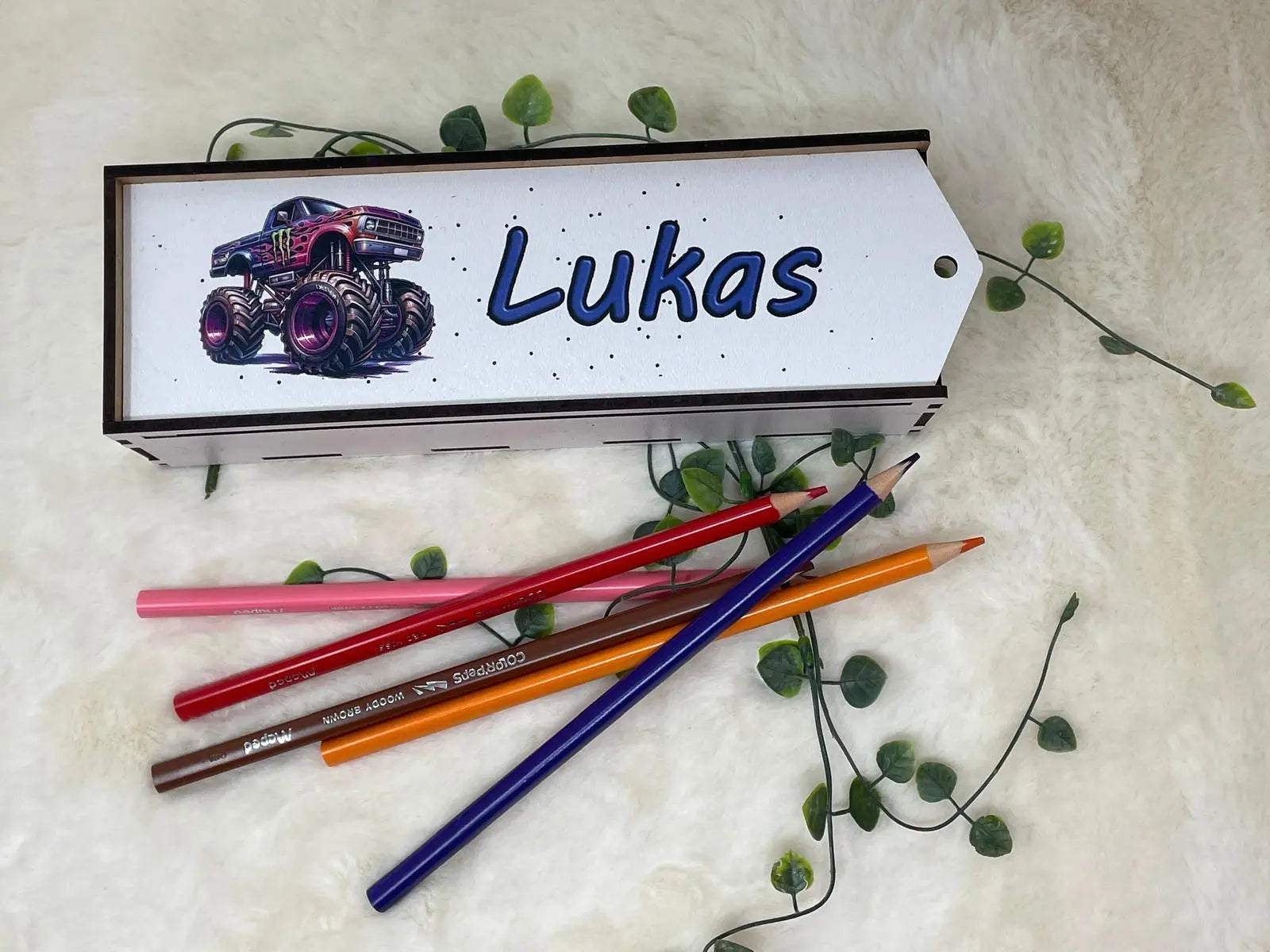 Stiftebox aus Holz Personalisiert | Geschenk Einschulung | Federmäppchen Holzbox stifte etui | Stiftehalter Schulanfang | Mädchen und Junge | Monstertruck Fadensalat-shop