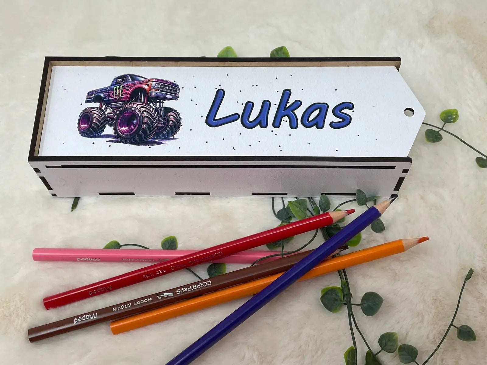 Stiftebox aus Holz Personalisiert | Geschenk Einschulung | Federmäppchen Holzbox stifte etui | Stiftehalter Schulanfang | Mädchen und Junge | Monstertruck Fadensalat-shop