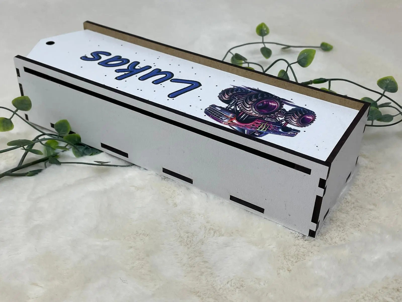 Stiftebox aus Holz Personalisiert | Geschenk Einschulung | Federmäppchen Holzbox stifte etui | Stiftehalter Schulanfang | Mädchen und Junge | Monstertruck Fadensalat-shop