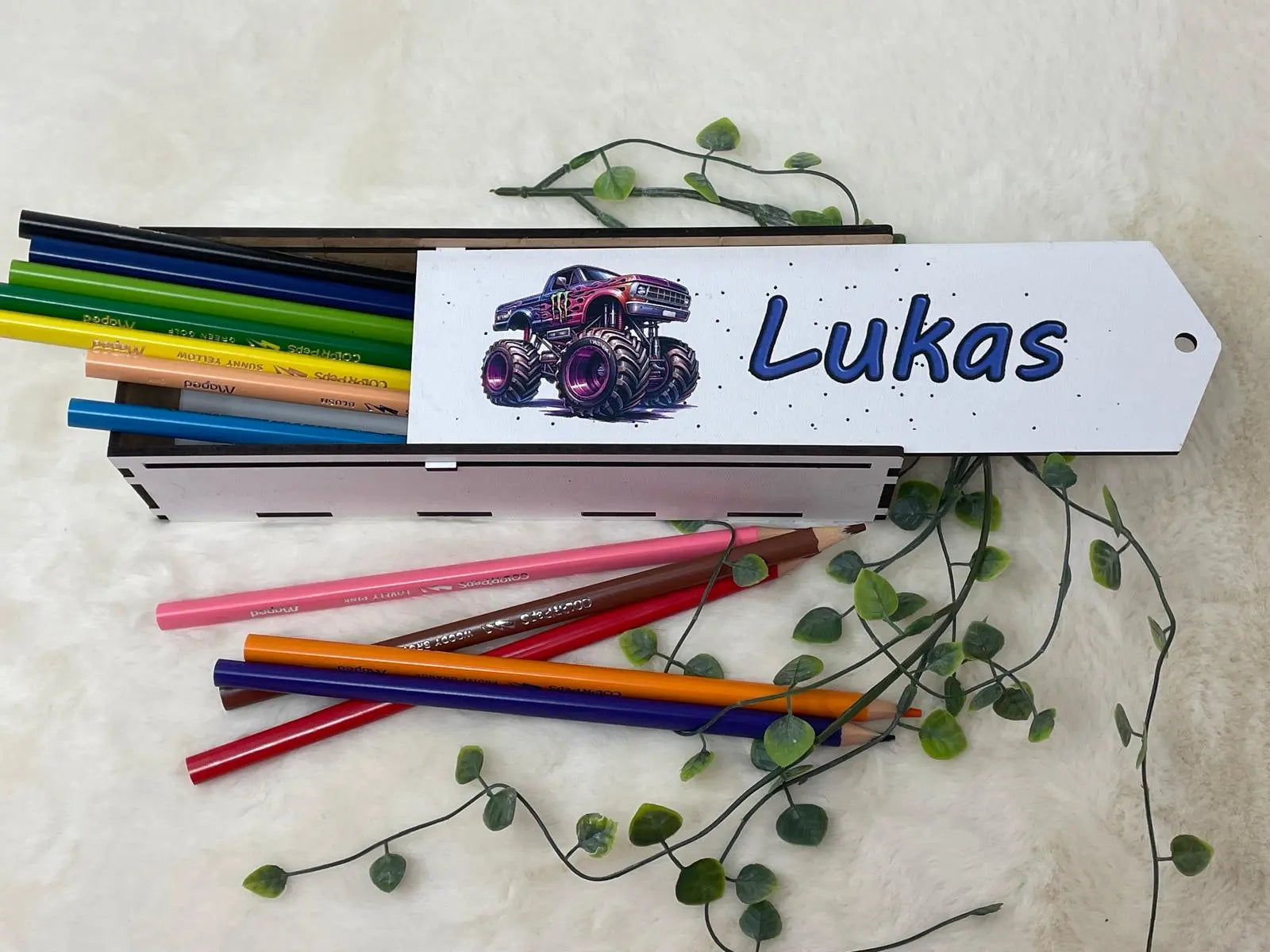 Stiftebox aus Holz Personalisiert | Geschenk Einschulung | Federmäppchen Holzbox stifte etui | Stiftehalter Schulanfang | Mädchen und Junge | Monstertruck Fadensalat-shop