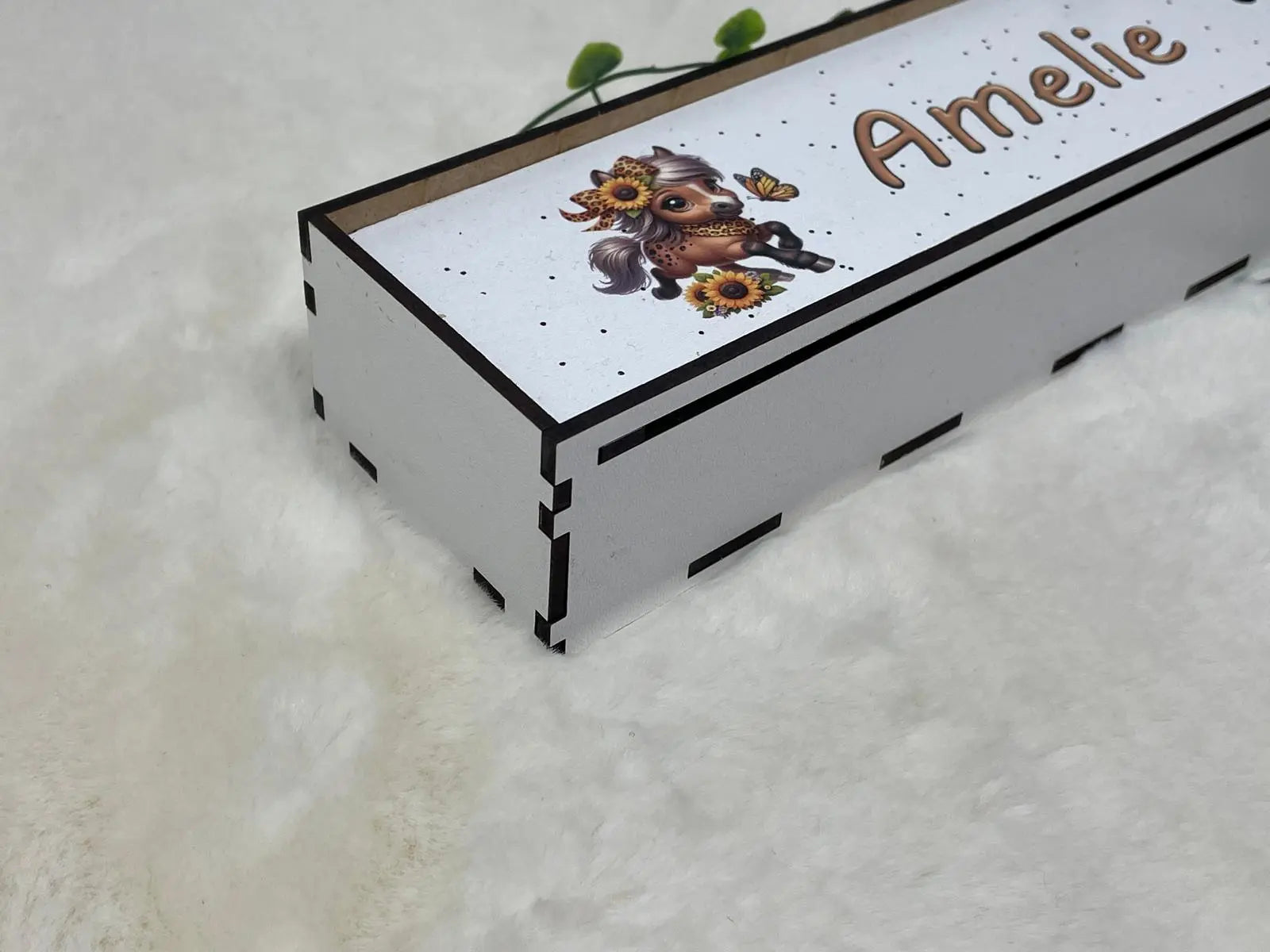 Mädchen-Stiftebox aus Holz mit niedlichem Pony, Sonnenblumen und Schleife