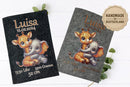 Personalisierte Filzhüllen für das U-Heft mit kindlichem Tierdesign – ideal als Geschenk zur Geburt.