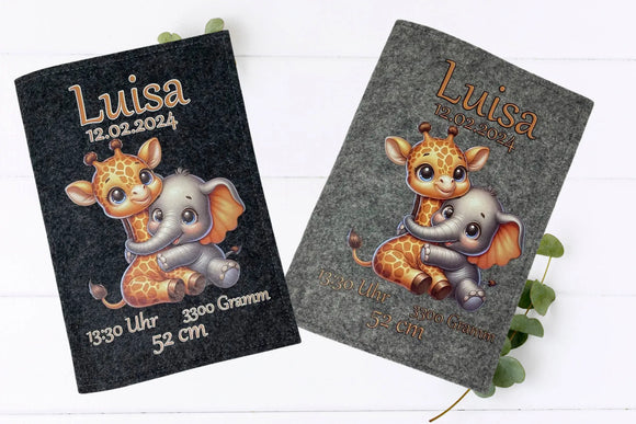 Designstarke U-Heft-Hüllen mit aufgedrucktem Geburtsdatum, Uhrzeit, Gewicht und Größe – süße Tiere inklusive.
