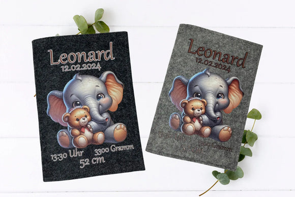 Personalisierte Filzhüllen für das Untersuchungsheft mit süßem Elefantenmotiv und Geburtsdaten.