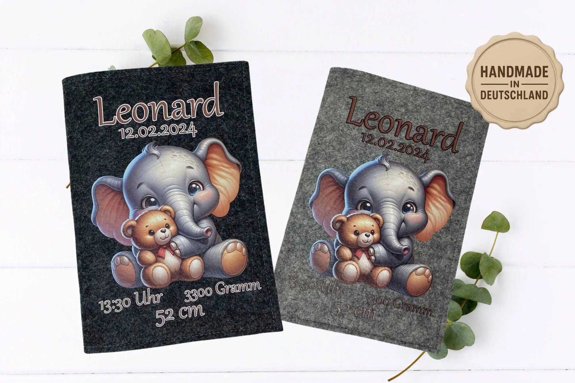 U-Heft-Hüllen mit Elefant und Plüschtier im kindlichen Stil – in zwei verschiedenen Grautönen erhältlich.