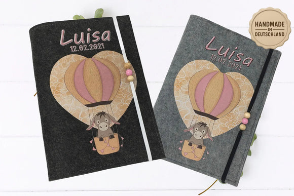 Verspieltes Tiermotiv mit Esel im Heißluftballon – liebevoll gestaltete U-Heft-Hülle aus Filz.