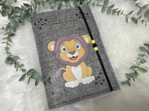U Heft Hülle Filz mit Namen | Impfpasshülle löwe | Untersuchungsheft hülle personalisiert|  geschenk geburt Junge Mädchen u-heft Hülle Fadensalat-shop