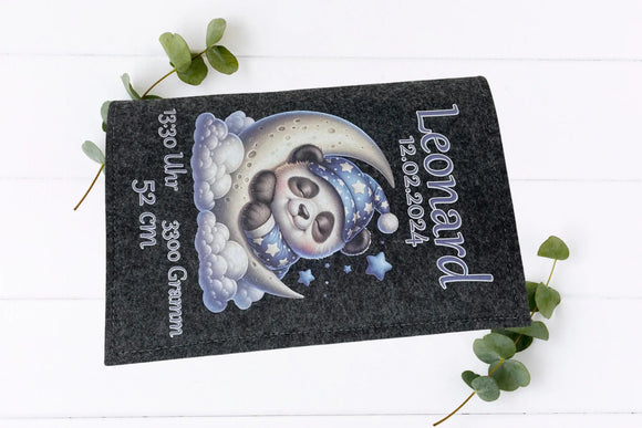 U-Heft Hülle Panda im Mond – personalisiert mit Name & Geburtsdaten Fadensalat-shop