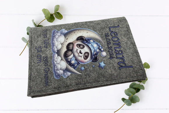 U-Heft Hülle Panda im Mond – personalisiert mit Name & Geburtsdaten Fadensalat-shop