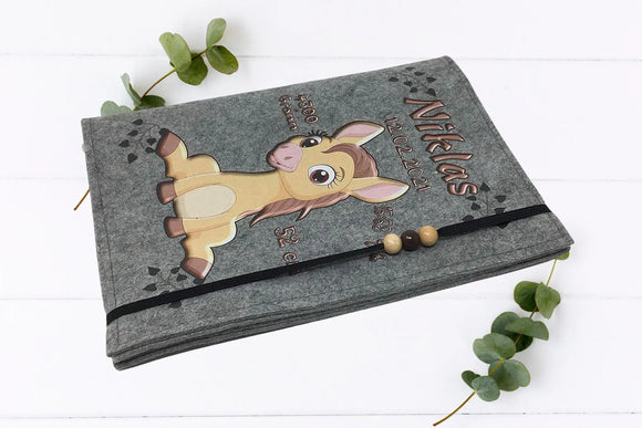 Illustrative U-Heft-Hülle mit fröhlichem Pferdebaby, ideal zur Aufbewahrung von Kinderunterlagen.