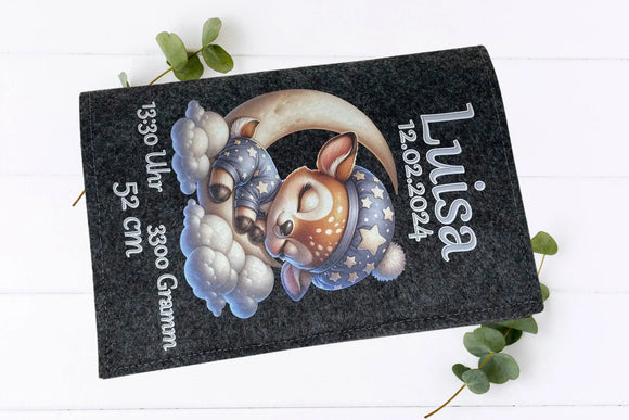 Zwei Varianten einer U-Heft-Hülle mit Rehkitzmotiv – für Jungen und Mädchen zur Geburt