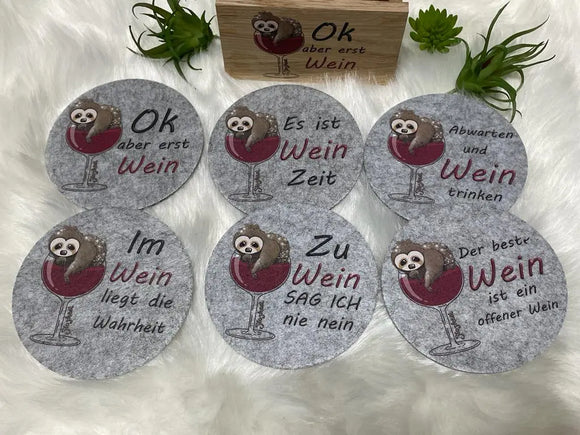 Sprüche wie „Ok, aber erst Wein“ auf hochwertigen Filzuntersetzern