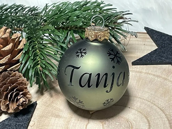 Edle Weihnachtskugel mit Wunschtext in Grün – festlich & individuell