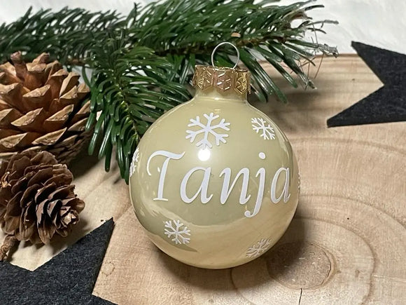 Elegante Weihnachtskugel mit Name „Niklas“ in Schwarz mit Schneeflocken