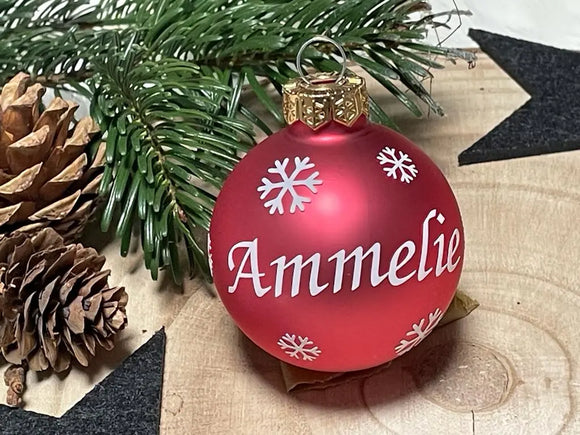 Handgefertigte Weihnachtskugel mit Namen und Motiv in Hummerfarbe – ideal für den Weihnachtsbaum