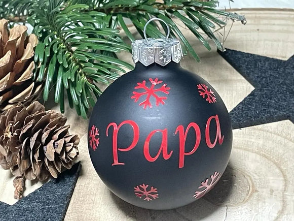 Glänzende schwarze Weihnachtskugel mit Namen „Luise“ und Schneeflockenmotiv