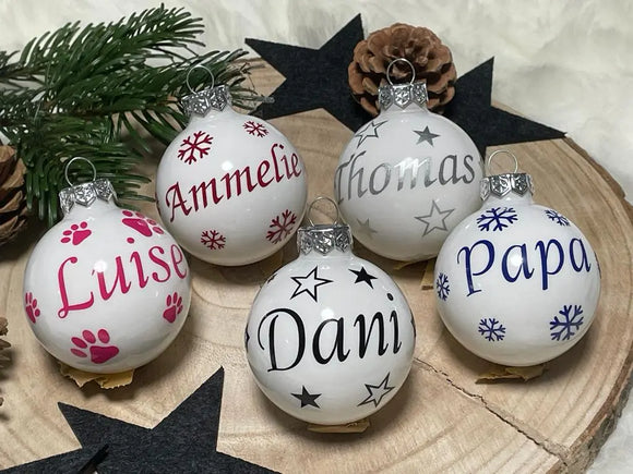 Weihnachtskugel mit Name aus Glas 6cm Wunschtext Weiß Glänzend Personalisierte Christbaumkugel Fadensalat-shop