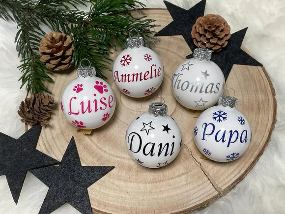 Weihnachtskugel mit Name aus Glas 6cm Wunschtext Weiß Glänzend Personalisierte Christbaumkugel Fadensalat-shop