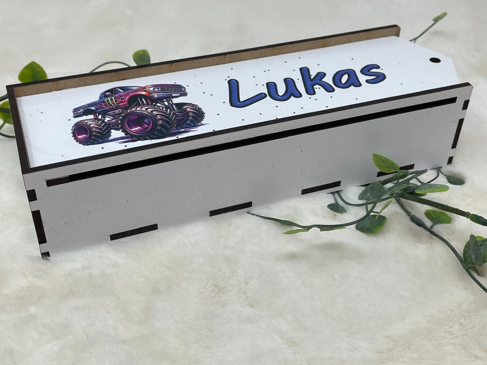 Stiftebox aus Holz Personalisiert | Geschenk Einschulung | Federmäppchen Holzbox stifte etui | Stiftehalter Schulanfang | Mädchen und Junge | Monstertruck