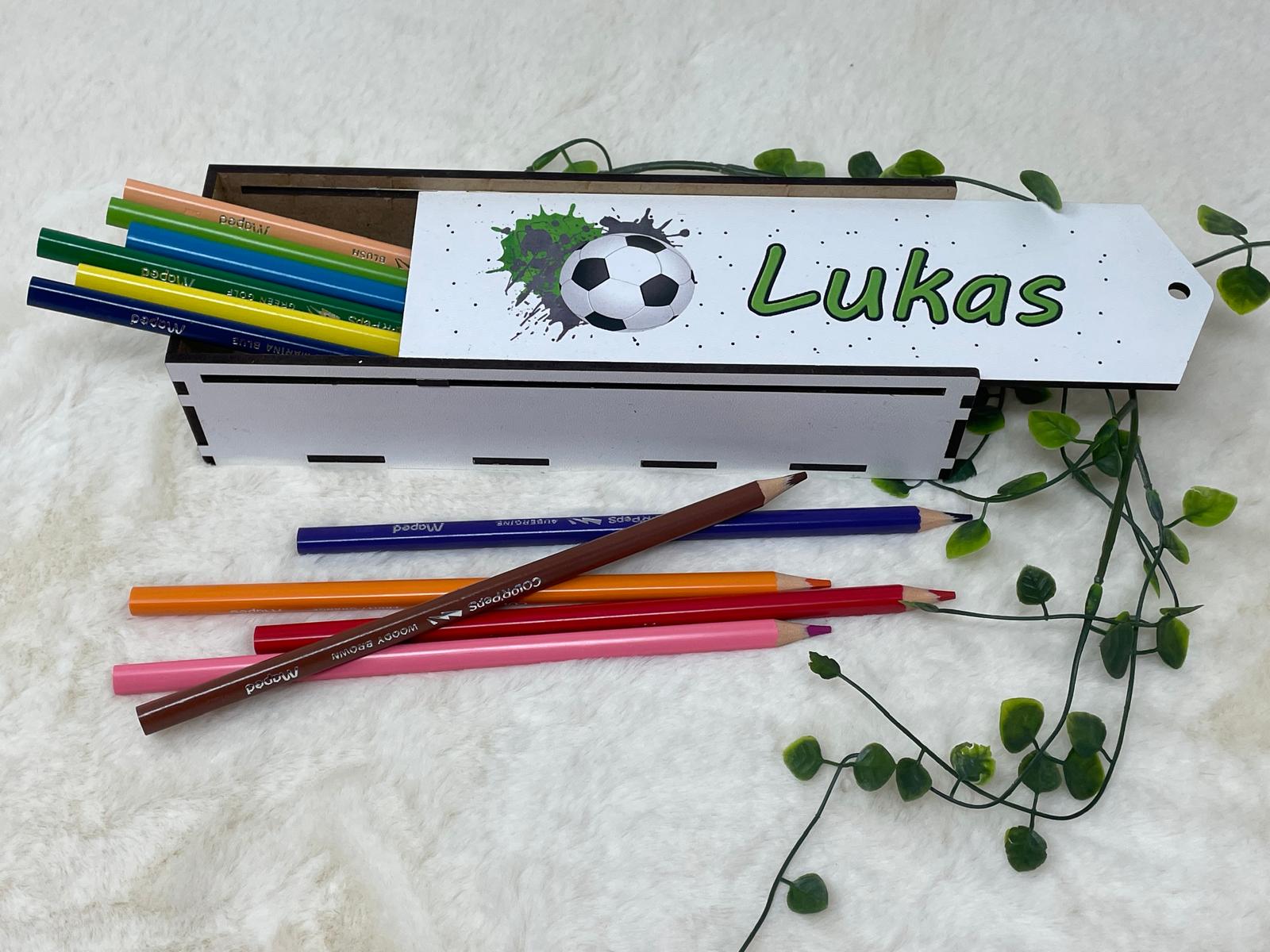 Stiftebox aus Holz Personalisiert | Geschenk Einschulung | Federmäppchen Holzbox stifte etui | Stiftehalter Schulanfang | Mädchen und Junge | Fussball grün