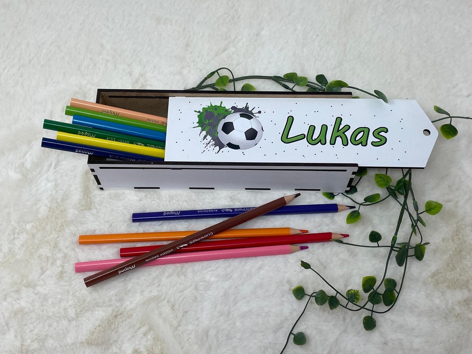 Stiftebox aus Holz Personalisiert | Geschenk Einschulung | Federmäppchen Holzbox stifte etui | Stiftehalter Schulanfang | Mädchen und Junge | Fussball grün