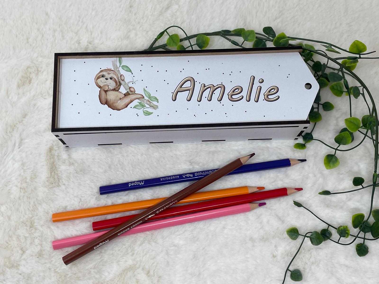 Stiftebox aus Holz Personalisiert | Geschenk Einschulung | Federmäppchen Holzbox stifte etui | Stiftehalter Schulanfang | Mädchen und Junge | Faultier