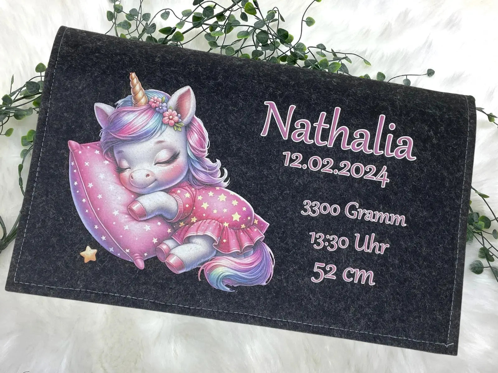 Windeltasche mit Namen Personalisiert aus Filz Praktische Wickeltasche für unterwegs Motiv Einhorn auf Mond Fadensalat-shop