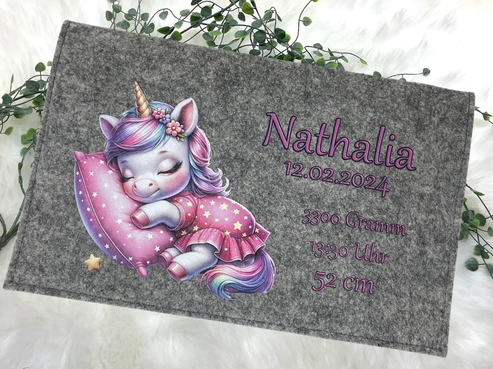 Windeltasche mit Namen Personalisiert aus Filz Praktische Wickeltasche für unterwegs Motiv Einhorn auf Mond Fadensalat-shop