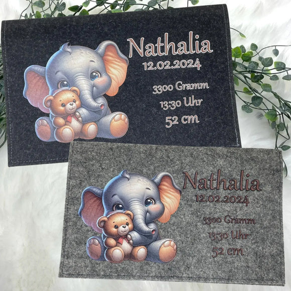 Handgemachte Windeltasche aus Filz mit Elefantenbaby und Teddy, personalisierbar