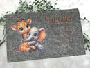 Baby-Windeltasche mit Giraffe und Elefant im Comicstil – Name und Geburtsdaten