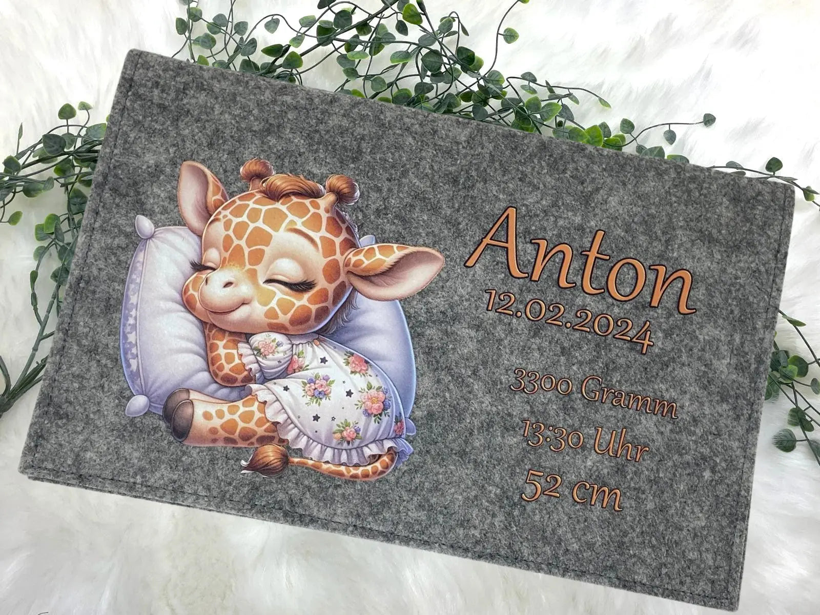 Windeltasche mit Giraffe im Nachthemd – individuell mit Name, Gewicht, Uhrzeit