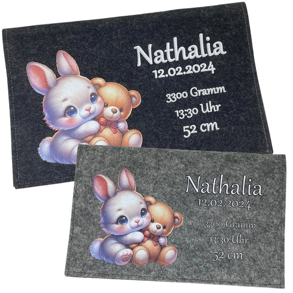 Geburtstasche aus Filz mit niedlichem Hasenpärchen – mit Name „Nathalia“