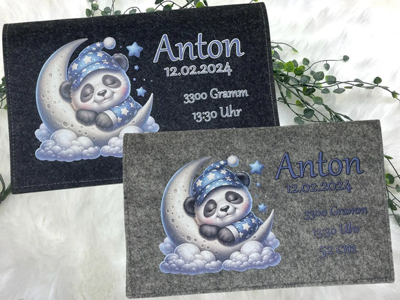 Personalisierte Windeltasche aus Filz mit schlafendem Panda auf dem Mond