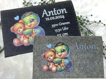 Windeltasche aus Filz mit Name, Geburtsdatum und süßer Schildkröte mit Teddybär