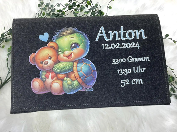 Personalisierte Baby-Wickeltasche mit Schildkröten-Design und Herzsymbol