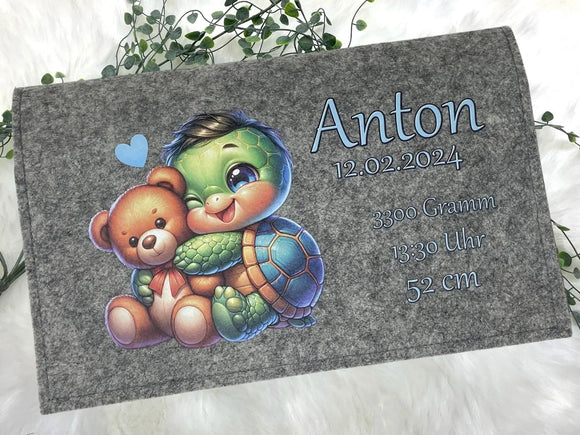 Filztasche mit süßer Baby-Schildkröte, Teddybär und Personalisierung zur Geburt