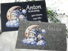 Personalisierte Windeltasche aus Filz mit schlafender Schildkröte auf dem Mond