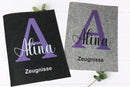 Zeugnismappe personalisiert mit großem Anfangsbuchstaben in Lila und verspieltem Namensaufdruck