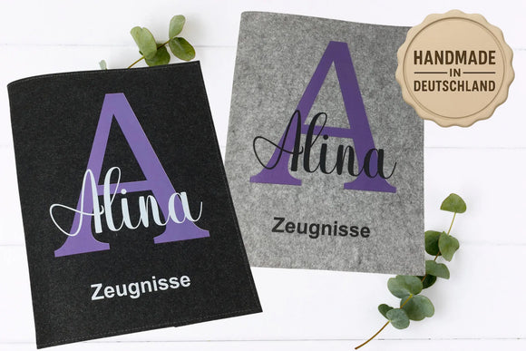 Individuell bedruckte Zeugnismappe mit violettem Großbuchstaben und Mädchenname – personalisiertes Schulgeschenk