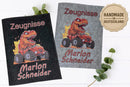 Individuell gestaltete Zeugnis-Hüllen mit gefährlich-lustigem T-Rex auf Reifenmonster, ideal für Schulanfänger.