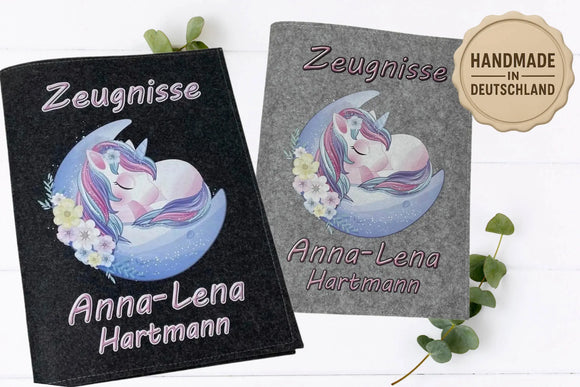 Einhorn-Zeugnismappen in Grau und Dunkelgrau mit romantischem Mondmotiv und Blumen – personalisiert mit Namensaufdruck.