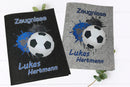 Zeugnismappe Fußball personalisiert mit blau-schwarzem Splash-Hintergrund und großem Fußball – ideal für sportliche Jungen.