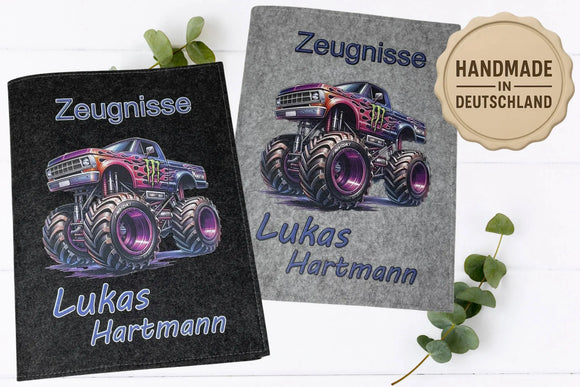 Zwei Filz-Zeugnismappen mit Name und auffälligem Truck-Motiv in Flammen-Optik.