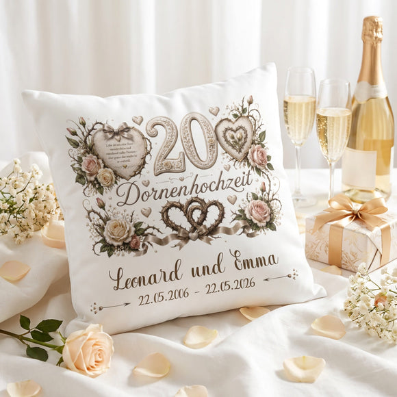 Geschenk 20. Hochzeitstag – personalisiertes Kissen zur Dornenhochzeit mit Rosen, Dornen und Namen