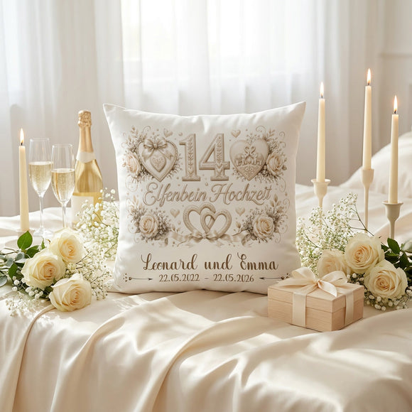 Hochwertiges Kissen zur Elfenbeinhochzeit mit Namen, Datum und stilvollen Elfenbeinmotiven