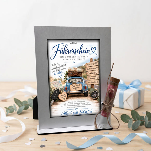 Geschenk Führerschein bestanden mit blauem Auto und Botschaft Gute Fahrt ins Leben