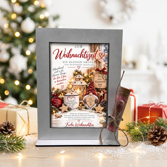 Geldgeschenk Weihnachten – dekorativer Aufsteller mit Wichtel und Glasröhrchen für Geldscheine