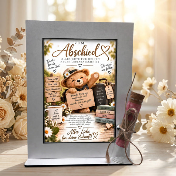 Geldgeschenk Abschied – dekorativer Aufsteller mit Teddy, Koffer und Glasröhrchen
