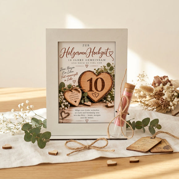 Geschenk Hölzerne Hochzeit für 10 Jahre Ehe mit Aufsteller und Glasröhrchen für Geldscheine
